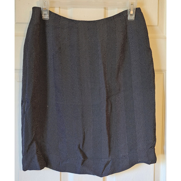 Ellen Tracy Women's Size 10 lined skirt black with pin strip diagonal lines - Picture 1 of 9